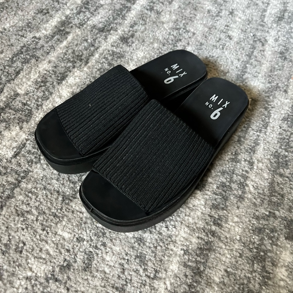 Black Summer sandles Brand New! Size 7 1/2